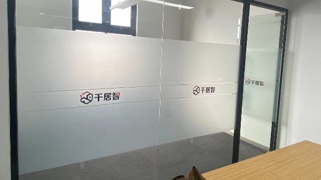 上海磨砂膜哪家好_ 如何將自然元素融入玻璃裝飾畫(huà)中？