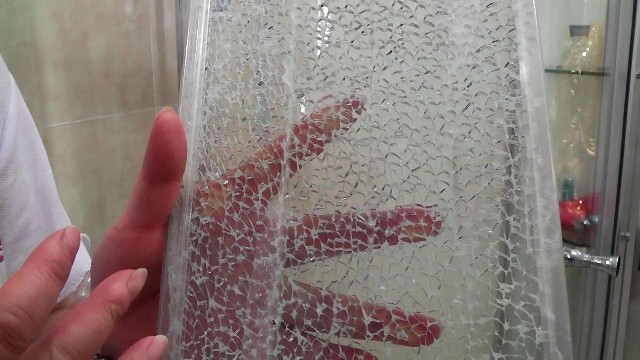 雙瀟玻璃貼膜分享淋浴房貼防爆膜起到的作用！