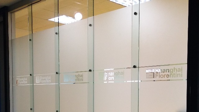 玻璃磨砂膜在哪些特定類型的建筑中應(yīng)用較為廣泛？