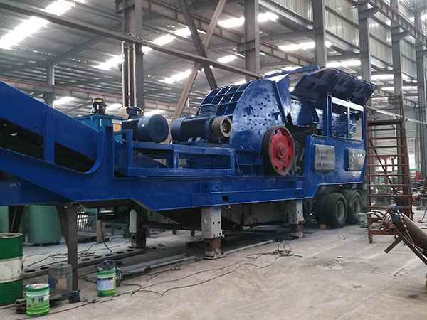 湖北反擊式移動(dòng)破碎機(jī)圖片