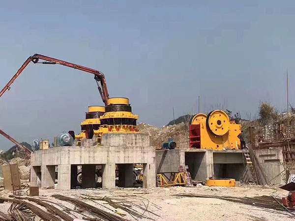 安徽挖機(jī)移動(dòng)破碎機(jī)小型