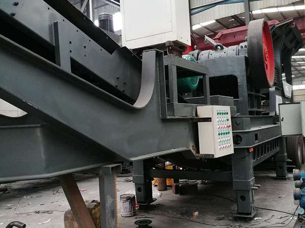 河北哪里租移動(dòng)破碎機(jī)大概多少錢