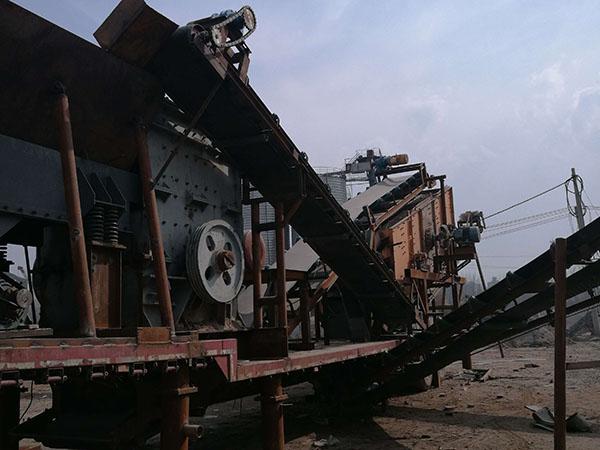 新疆石子移動(dòng)破碎機(jī)生產(chǎn)廠家