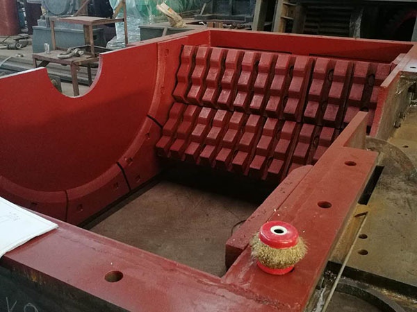 海南履帶重錘破碎機(jī)圖片