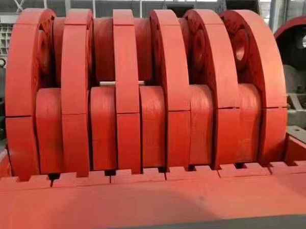 江西小型移動(dòng)移動(dòng)破碎機(jī)一般多少錢呢