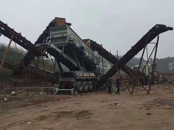 貴州石頭移動(dòng)破碎機(jī)高速