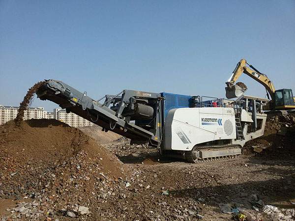 四川斗式移動(dòng)破碎機(jī)小型