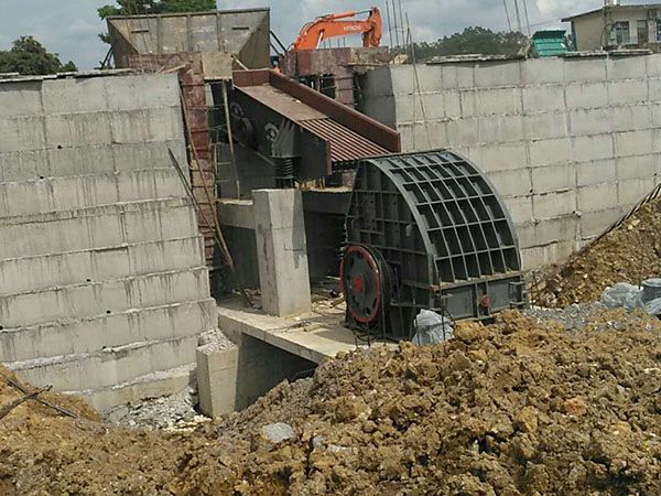 湖南小型輪胎式移動(dòng)破碎機(jī)站