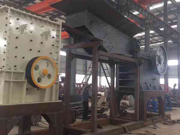 云南小型移動(dòng)移動(dòng)破碎機(jī)工作視頻