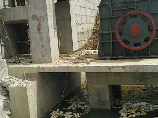 黑龍江輪式移動破碎機(jī)機(jī)械設(shè)備