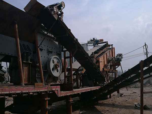 海南大型二手移動(dòng)破碎機(jī)工作視頻