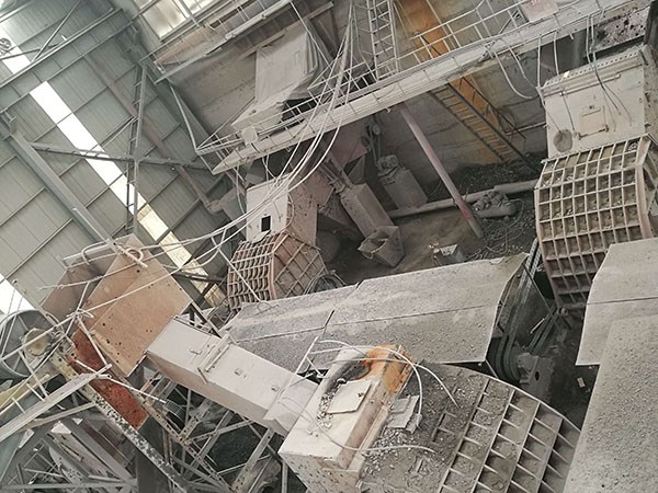 江蘇石塊移動(dòng)破碎機(jī)介紹