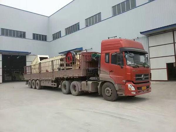 浙江輪胎式移動(dòng)破碎機(jī)視頻