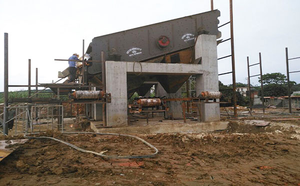 移動碎石破碎機(jī)