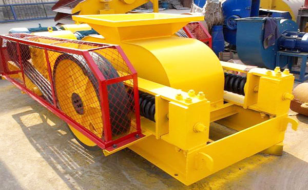 大型對(duì)輥制砂機(jī)